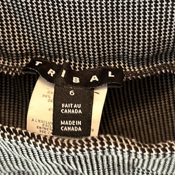 Tribal Black and White Patterned Capri Pants size 6 - Picture 5 of 7